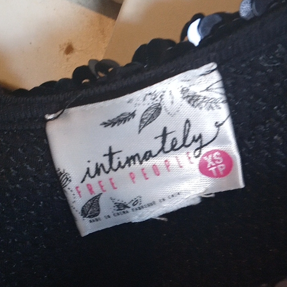 FREE PEOPLE - tank: rev sequins fr black to bronze, XS .. large side lacy slits - Picture 4 of 4